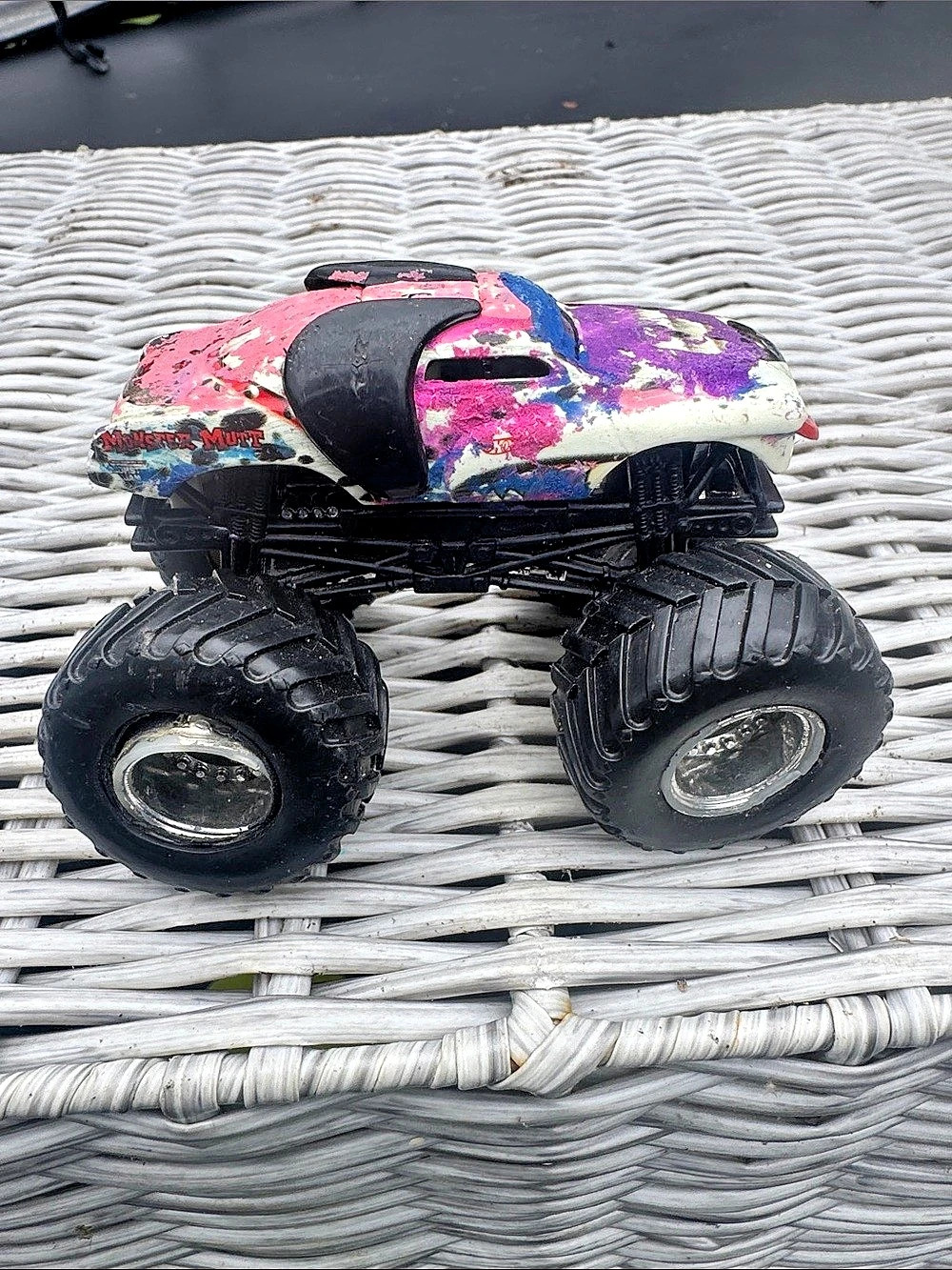 Monster Jam Mud Blasters Color Change Monster Mutt Dalmatian Truck Monster Mutt